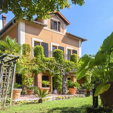 Villa Parasols