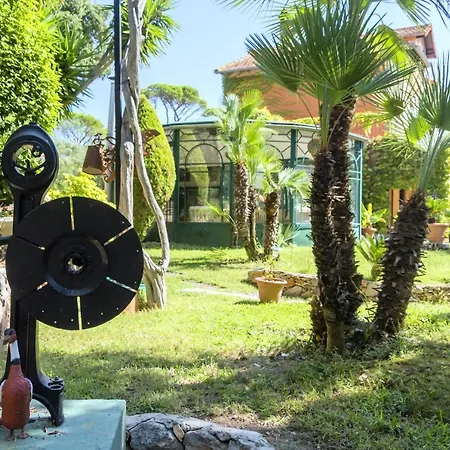 Villa Parasols *